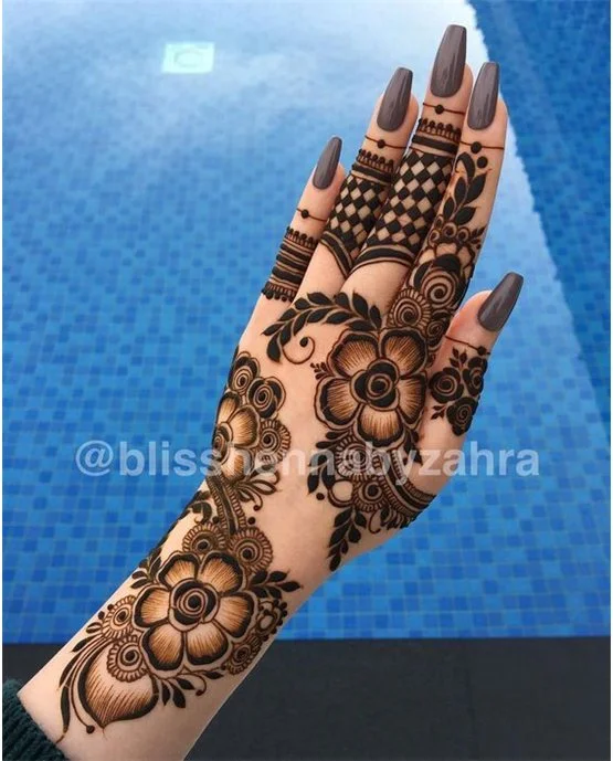 Mix Petal Blend Using Back Hand Mehndi Design